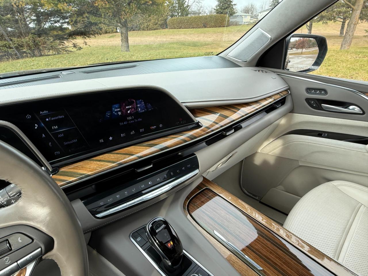 2022 Cadillac Escalade ESV Sport Platinum 4x4 Photo