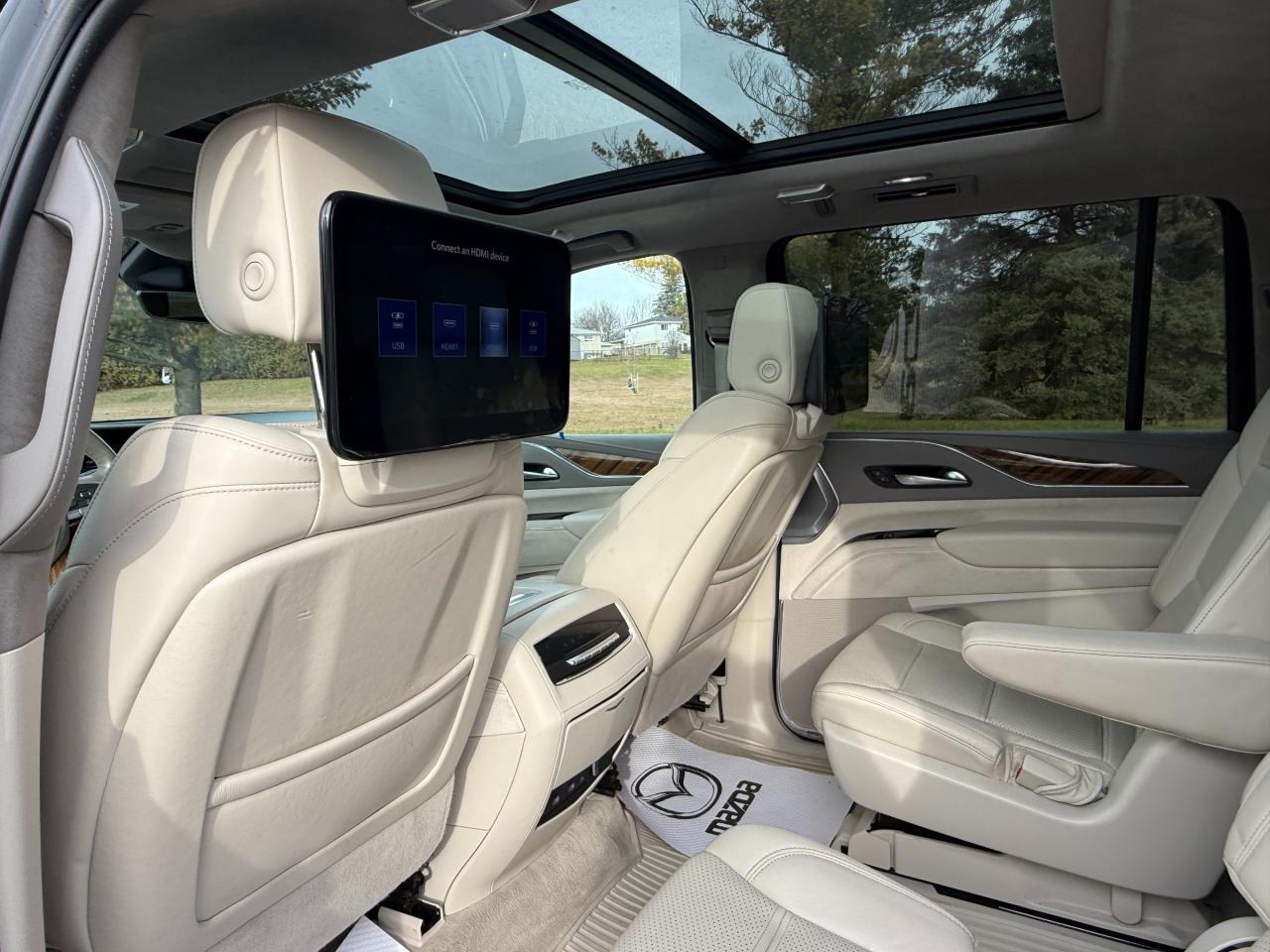 2022 Cadillac Escalade ESV Sport Platinum 4x4 Photo