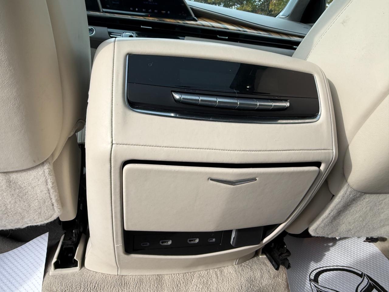 2022 Cadillac Escalade ESV Sport Platinum 4x4 Photo