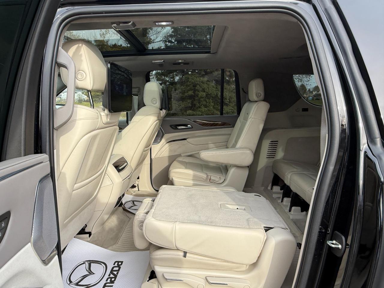 2022 Cadillac Escalade ESV Sport Platinum 4x4 Photo