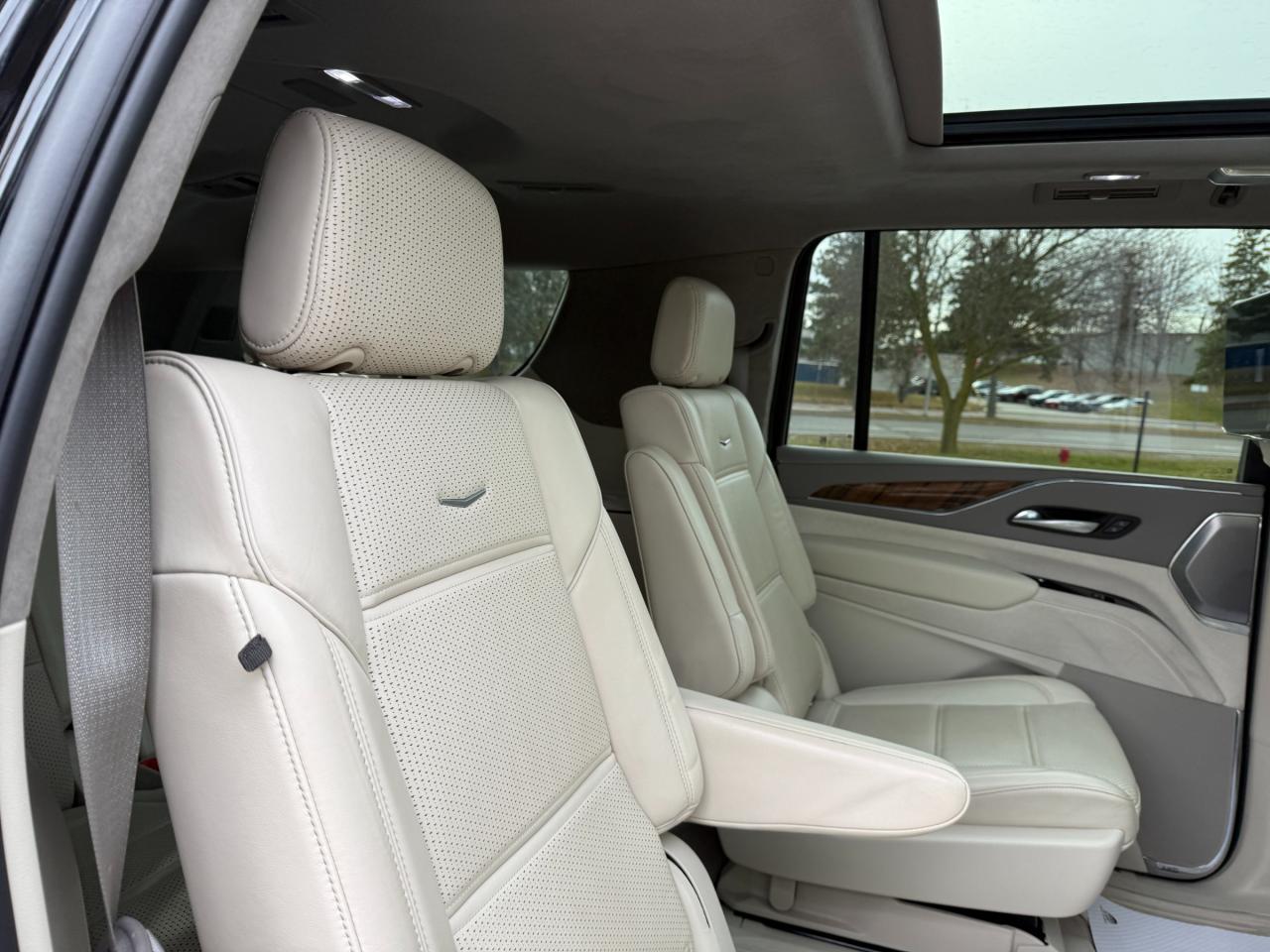 2022 Cadillac Escalade ESV Sport Platinum 4x4 Photo