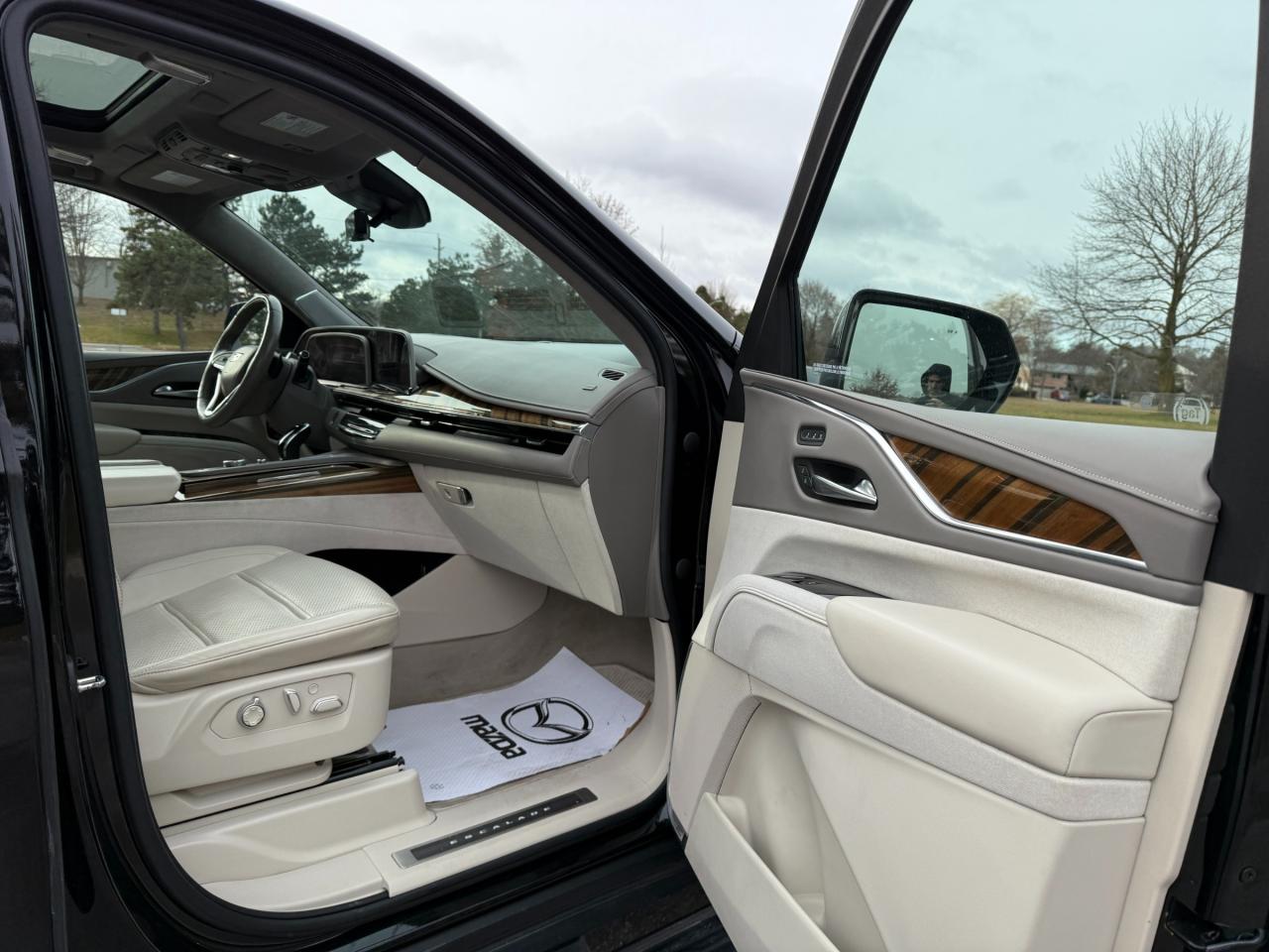 2022 Cadillac Escalade ESV Sport Platinum 4x4 Photo