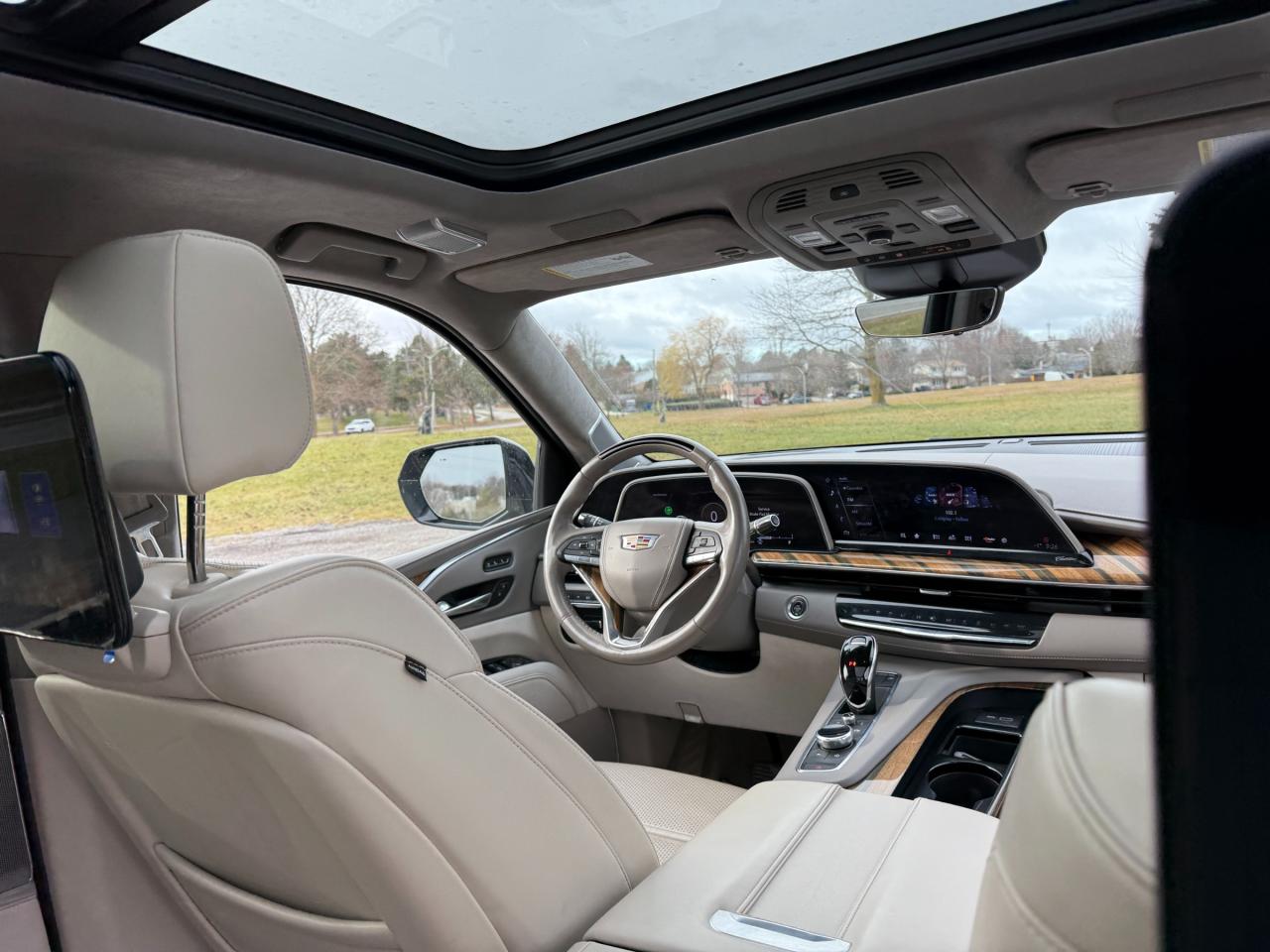 2022 Cadillac Escalade ESV Sport Platinum 4x4 Photo