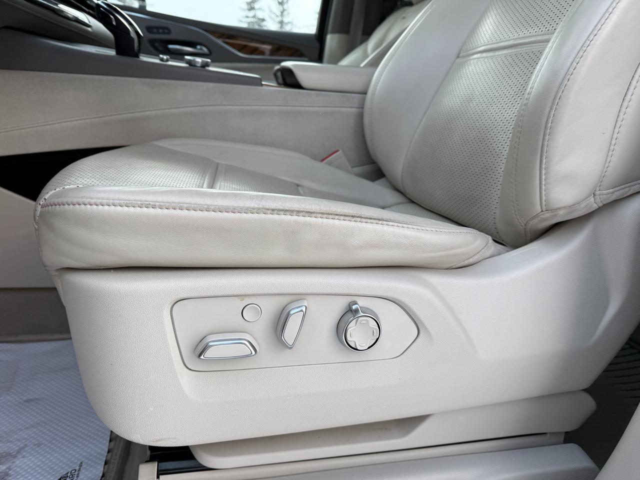 2022 Cadillac Escalade ESV Sport Platinum 4x4 Photo