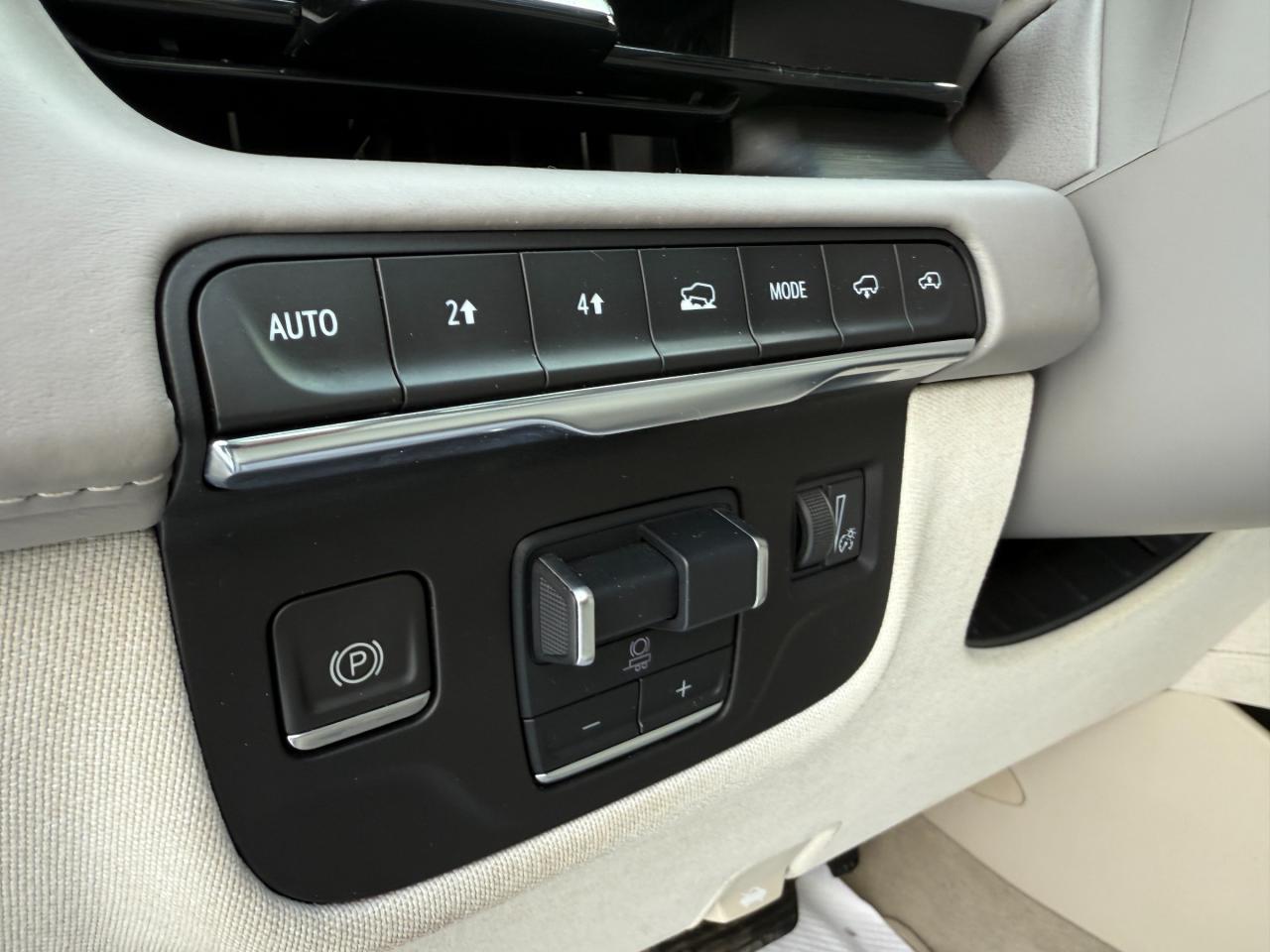 2022 Cadillac Escalade ESV Sport Platinum 4x4 Photo