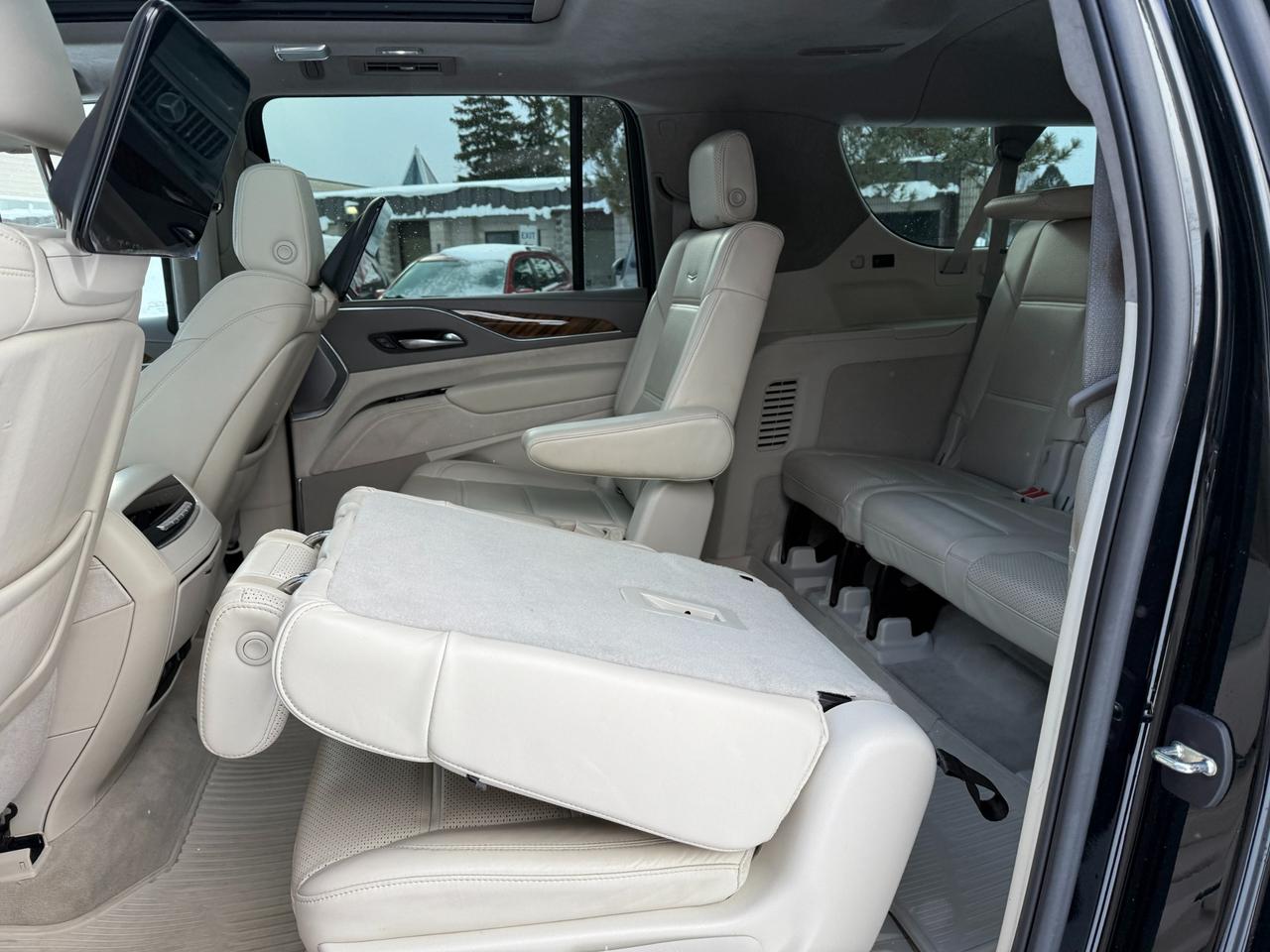 2022 Cadillac Escalade ESV Sport Platinum 4x4 Photo