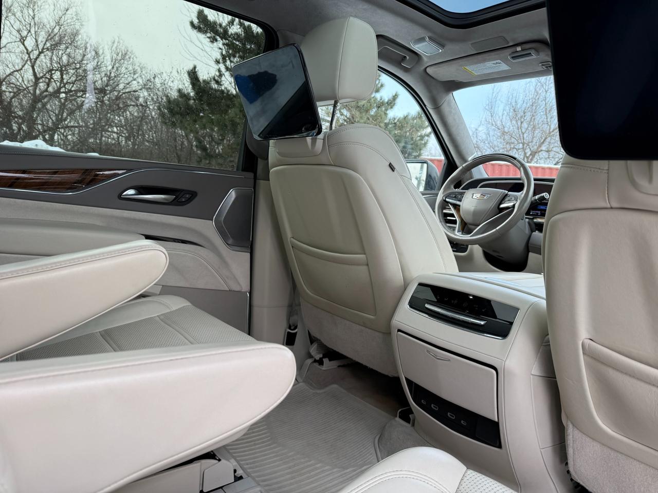 2022 Cadillac Escalade ESV Sport Platinum 4x4 Photo