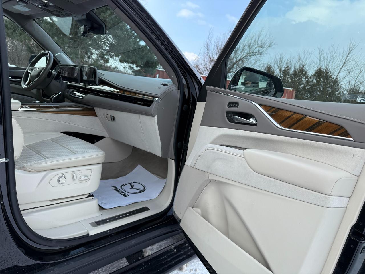 2022 Cadillac Escalade ESV Sport Platinum 4x4 Photo