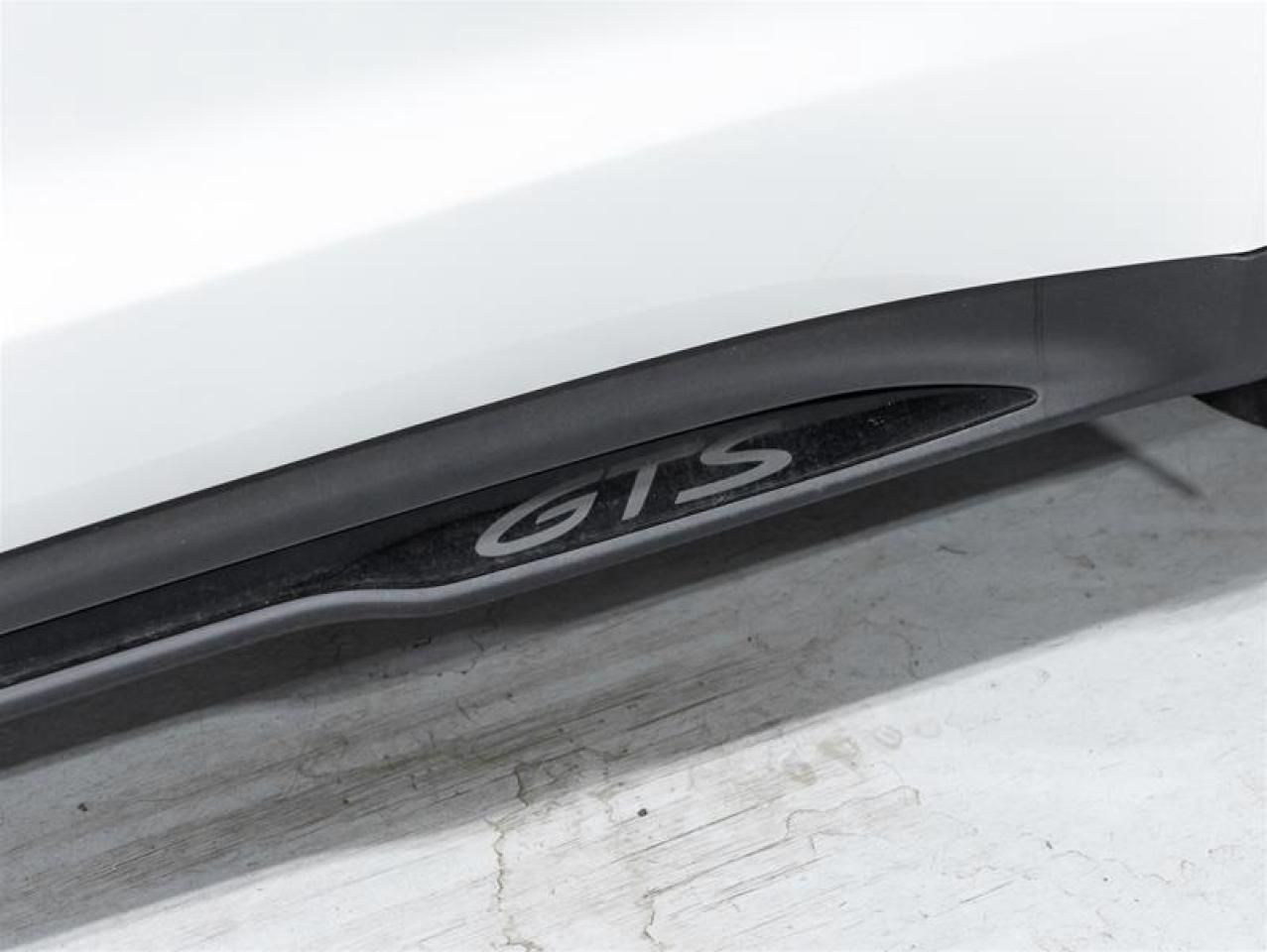 2025 Porsche Taycan  Photo