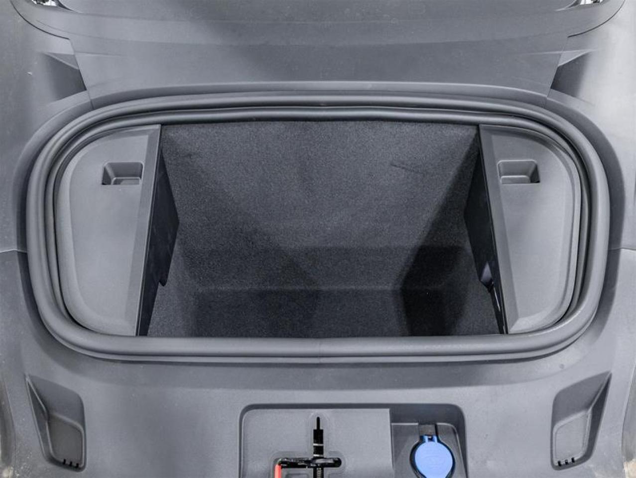 2025 Porsche Taycan  Photo