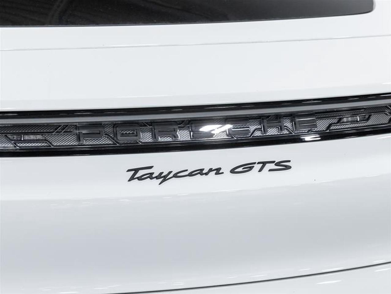 2025 Porsche Taycan  Photo