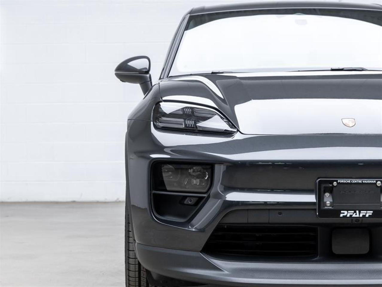 2025 Porsche Macan  Photo2