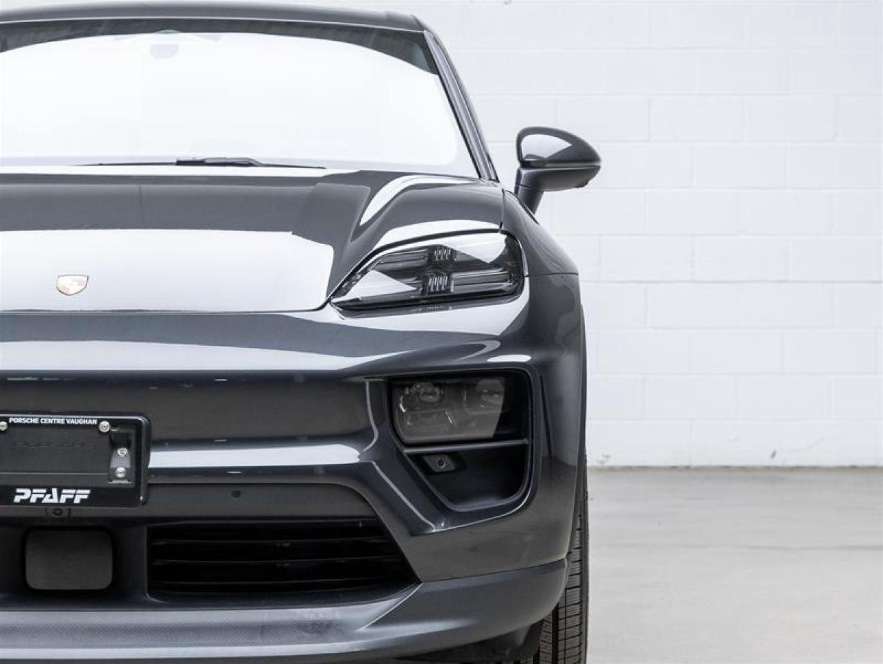 2025 Porsche Macan  Photo3