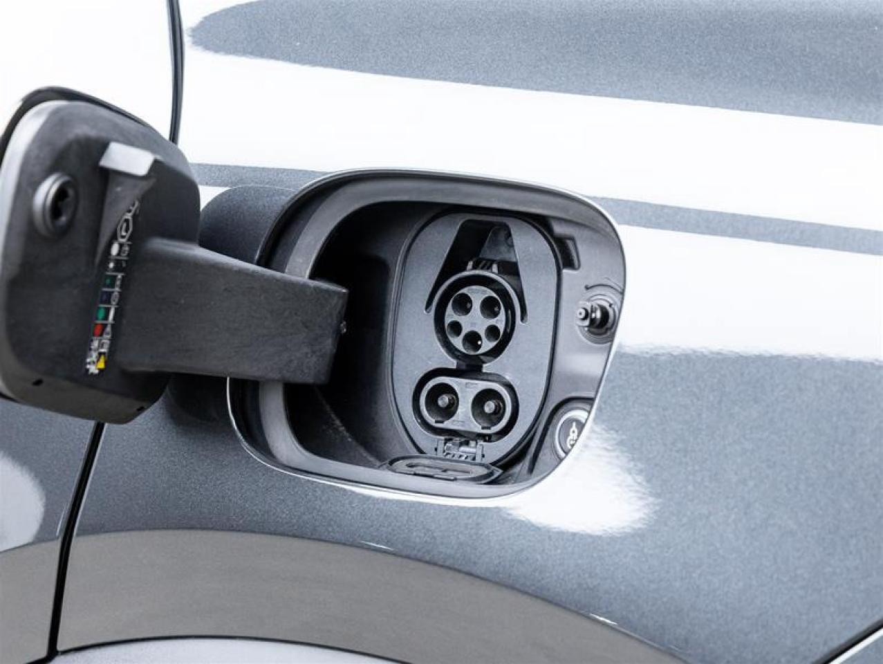 2025 Porsche Macan  Photo