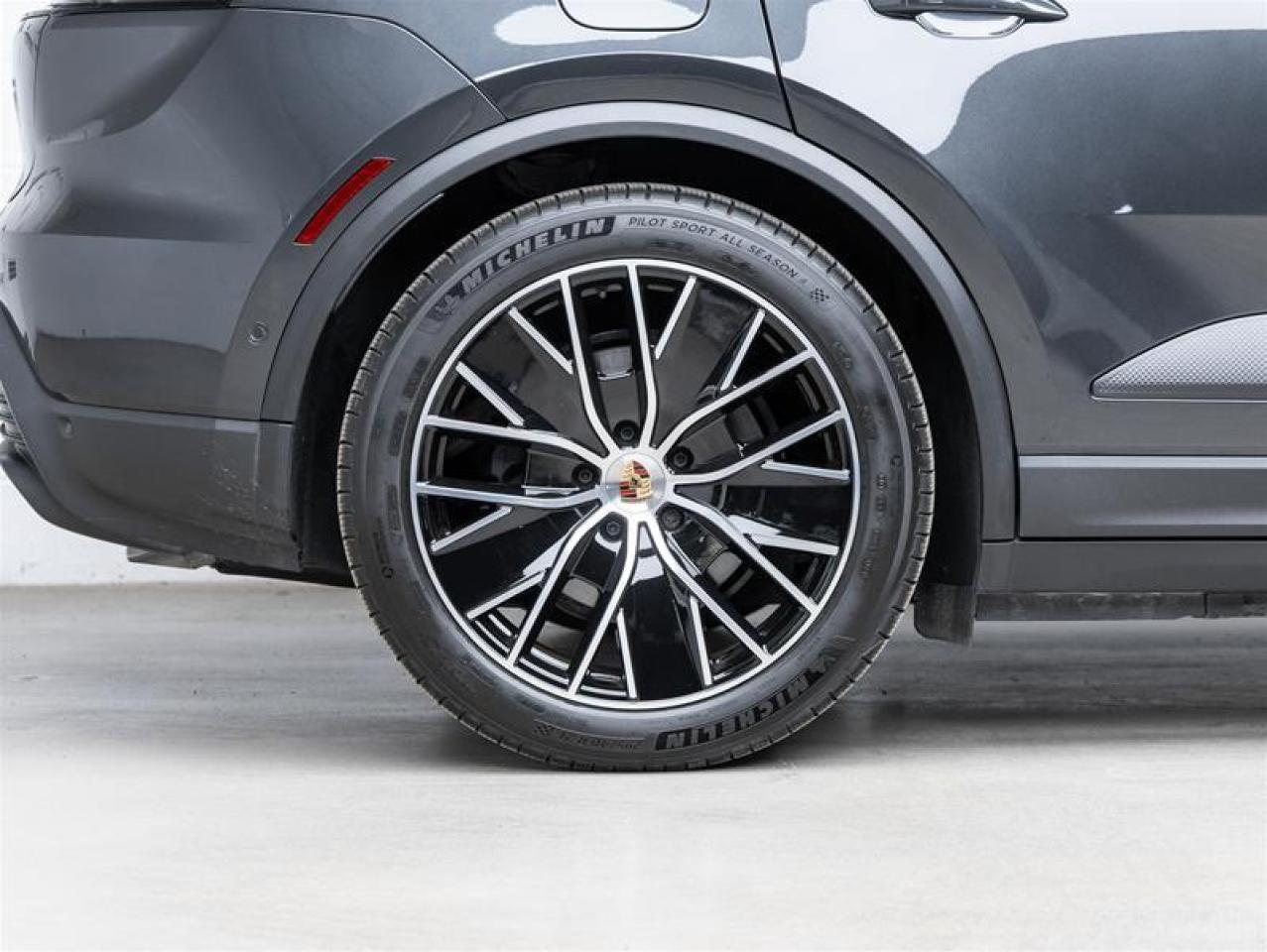 2025 Porsche Macan  Photo