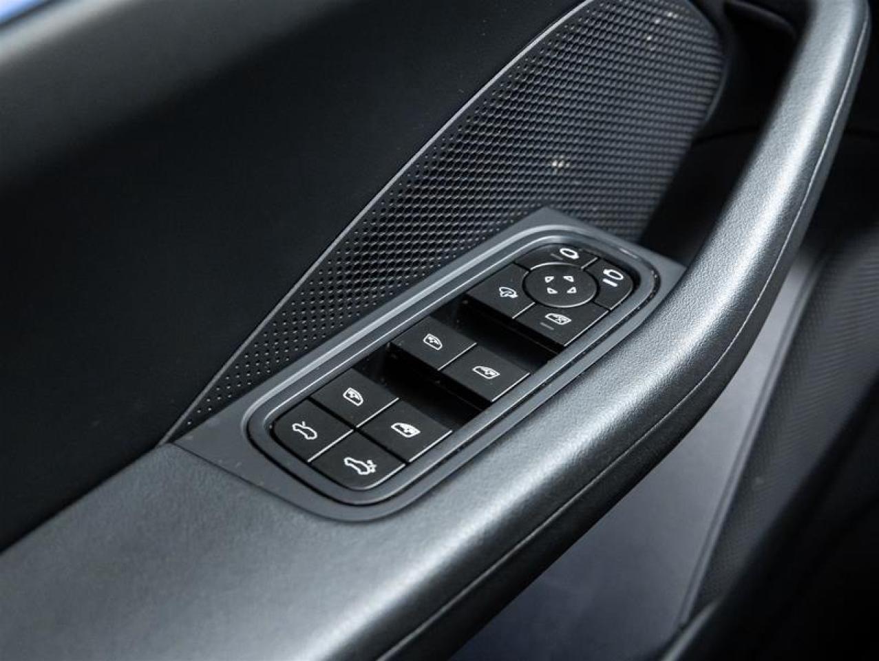 2025 Porsche Macan  Photo