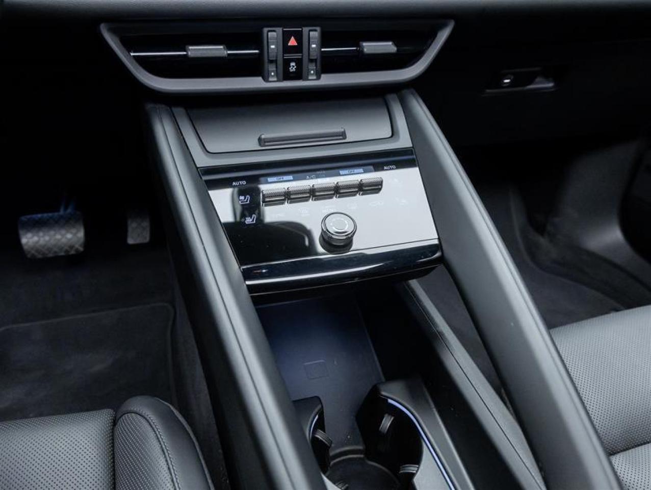 2025 Porsche Macan  Photo