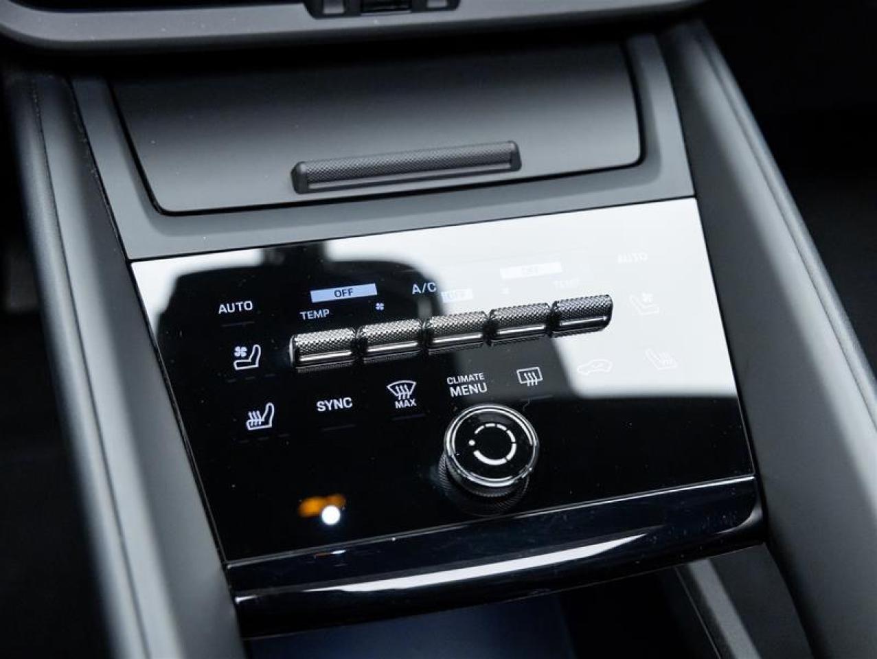 2025 Porsche Macan  Photo