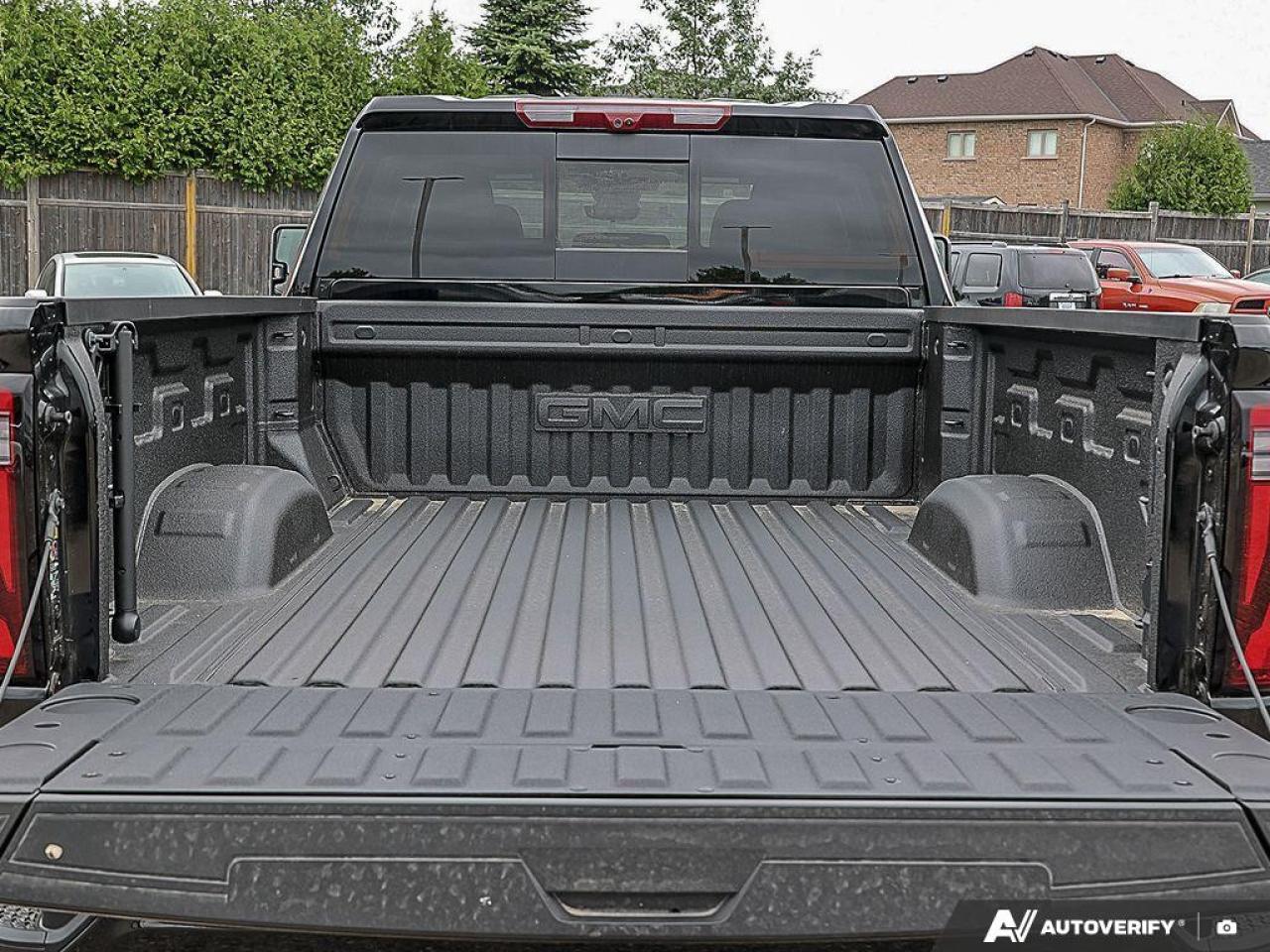 2025 GMC SIERRA 2500HD 4WD Crew Cab Standard Box Denali Photo