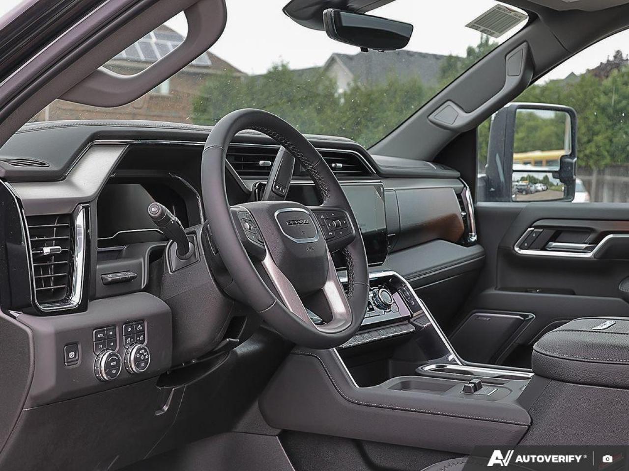 2025 GMC SIERRA 2500HD 4WD Crew Cab Standard Box Denali Photo