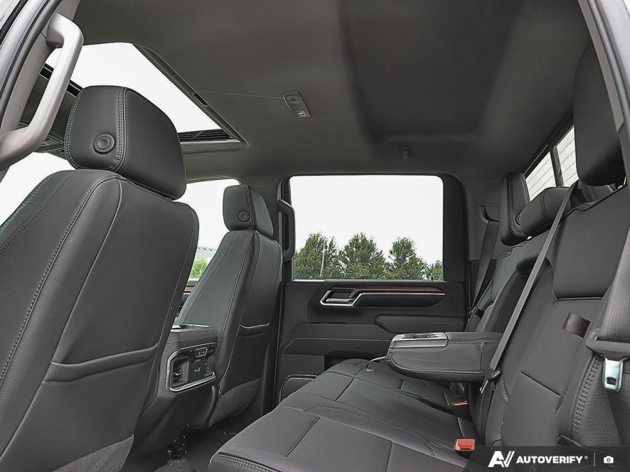 2025 GMC SIERRA 2500HD 4WD Crew Cab Standard Box Denali Photo