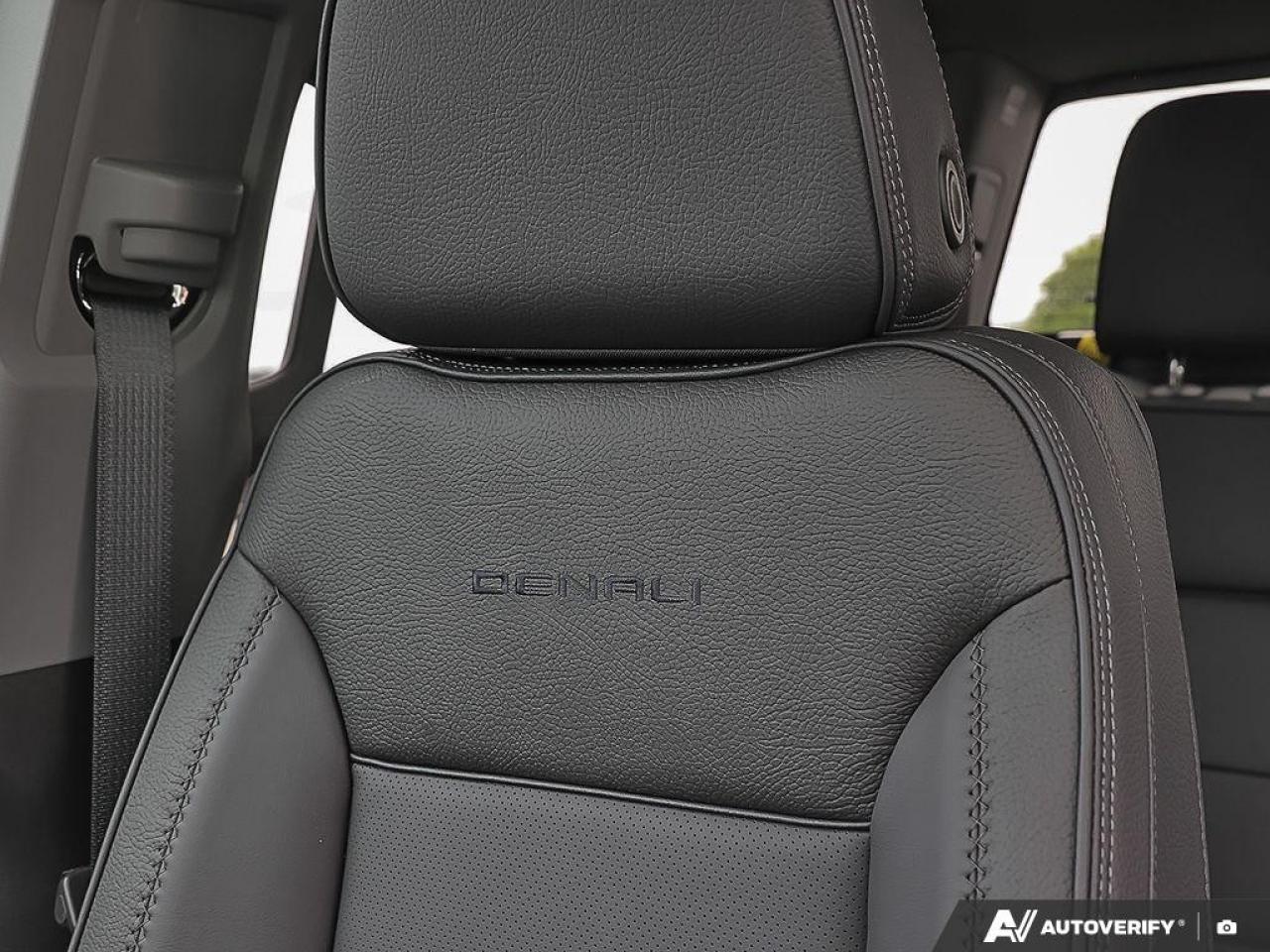 2025 GMC SIERRA 2500HD 4WD Crew Cab Standard Box Denali Photo