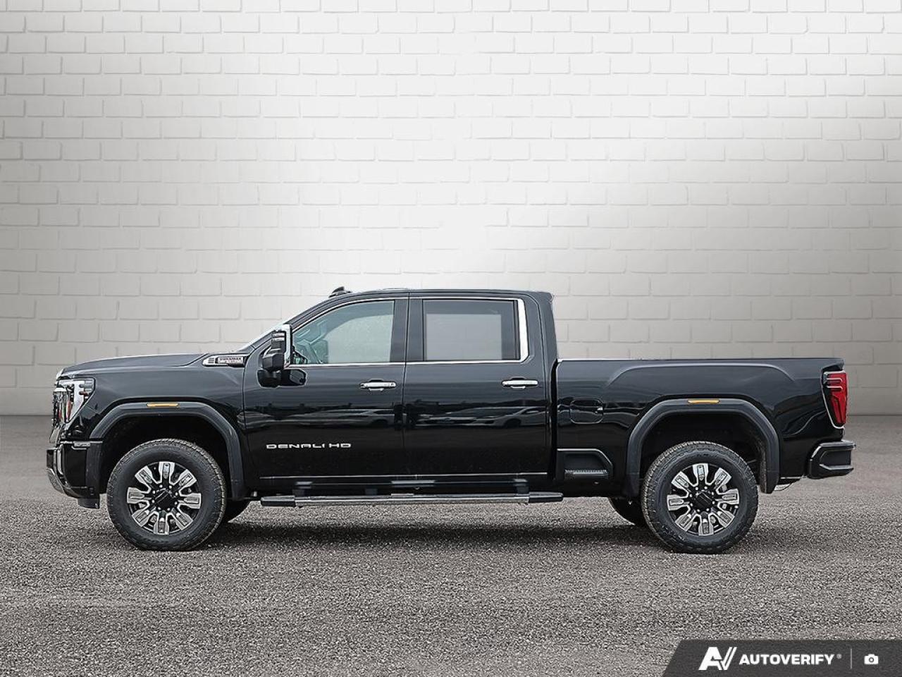 2025 GMC SIERRA 2500HD 4WD Crew Cab Standard Box Denali Photo