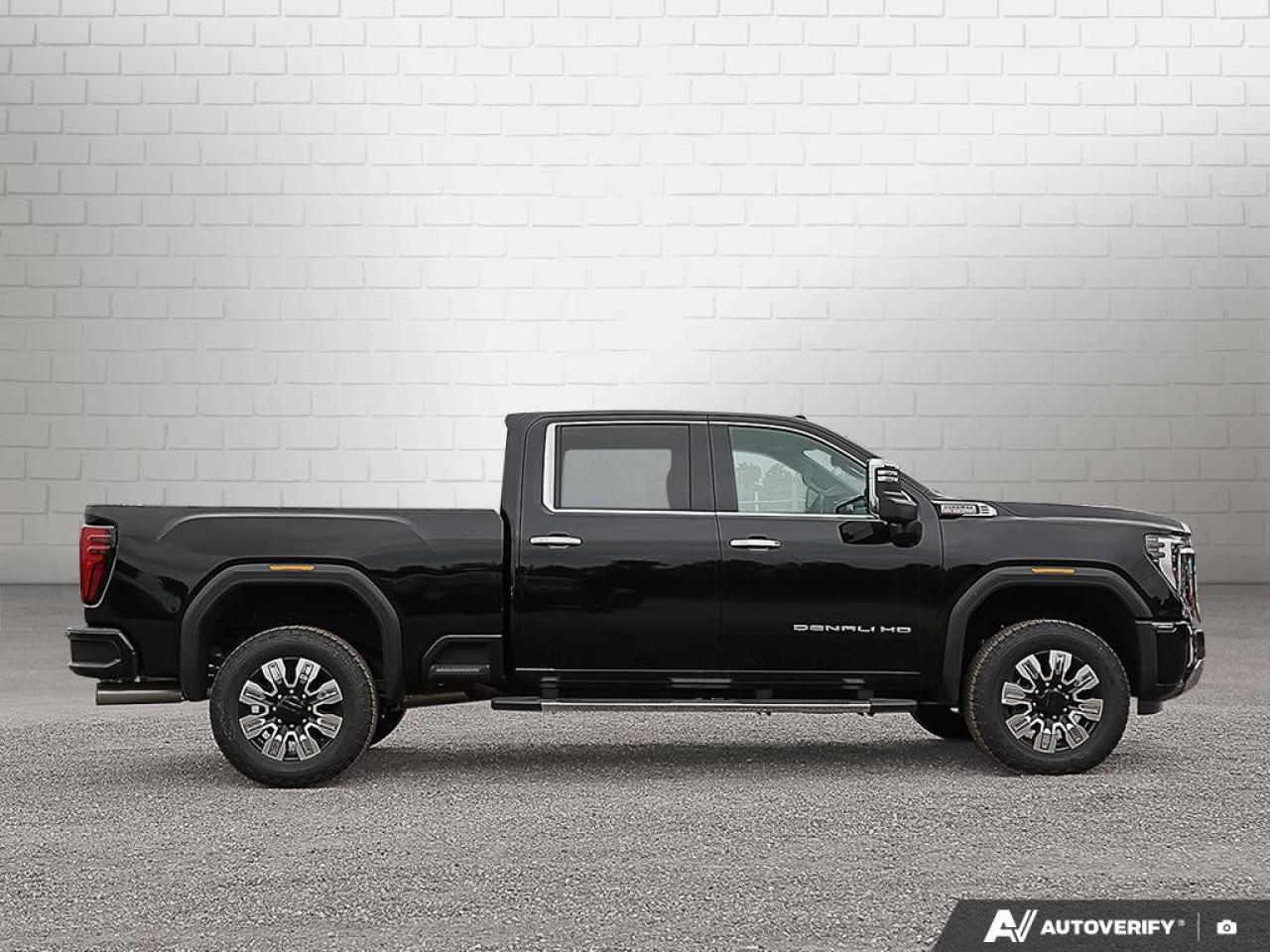 2025 GMC SIERRA 2500HD 4WD Crew Cab Standard Box Denali Photo