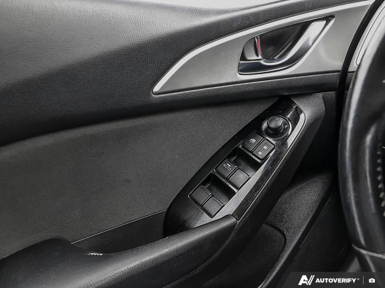 2017 Mazda MAZDA3 4DR HB SPORT AUTO GS Photo