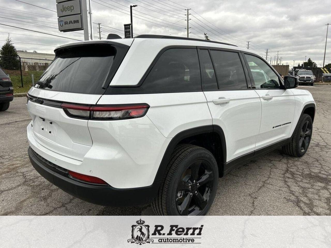 2025 Jeep Grand Cherokee Laredo 4dr 4x4 Photo