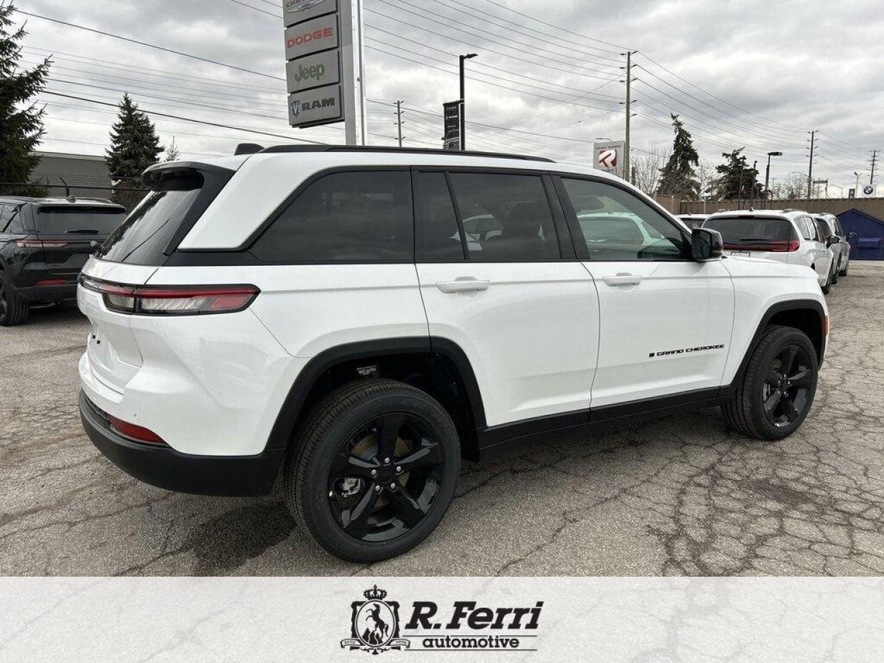 2025 Jeep Grand Cherokee Laredo 4dr 4x4 Photo