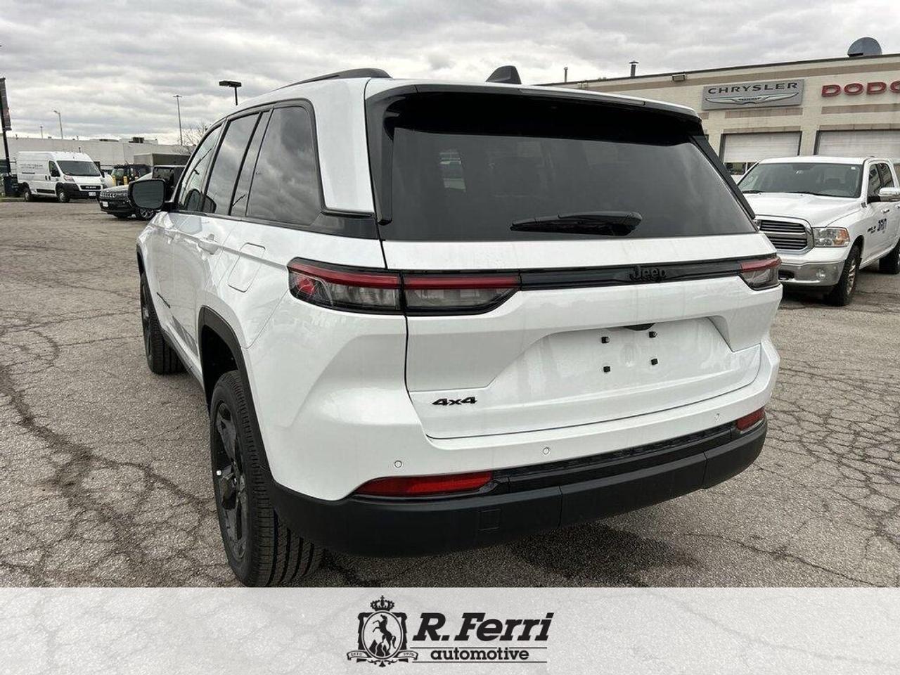 2025 Jeep Grand Cherokee Laredo 4dr 4x4 Photo