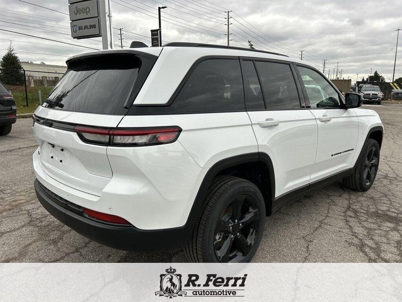 2025 Jeep Grand Cherokee Laredo 4dr 4x4 Photo