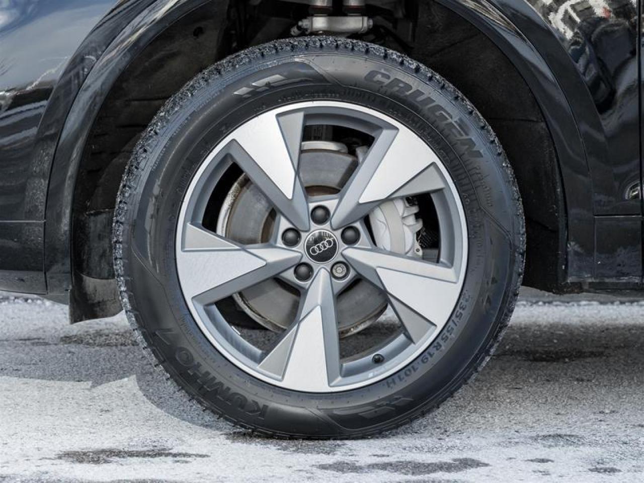 2023 Audi Q5 40 Komfort 4dr All-Wheel Drive quattro Sport Utility Photo4