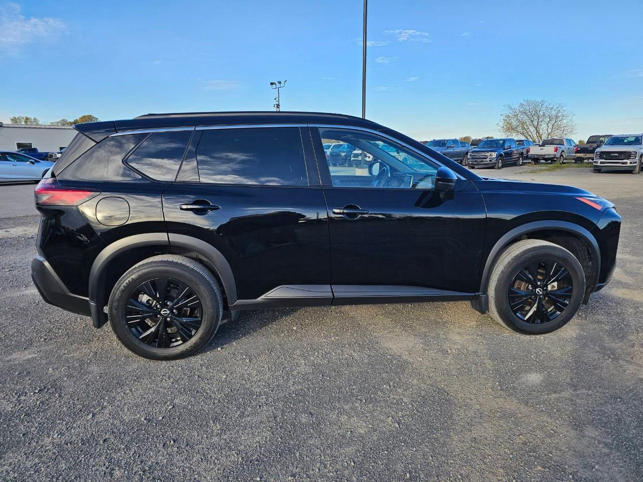2023 Nissan Rogue SV Midnight Edition 4dr All-Wheel Drive Sport Utility Photo3