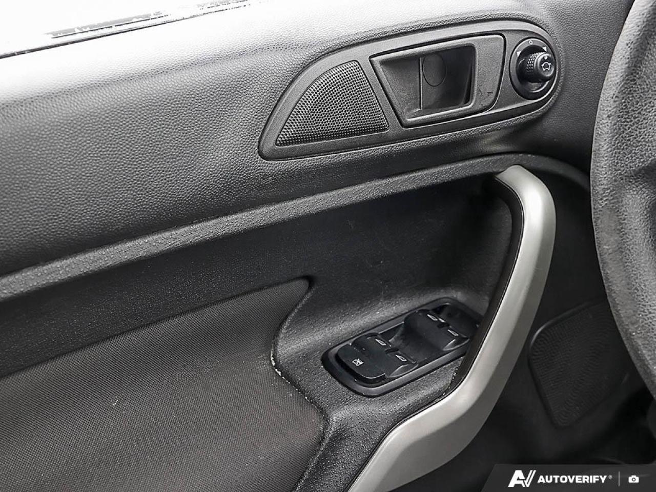 2013 Ford Fiesta 5dr HB SE Photo