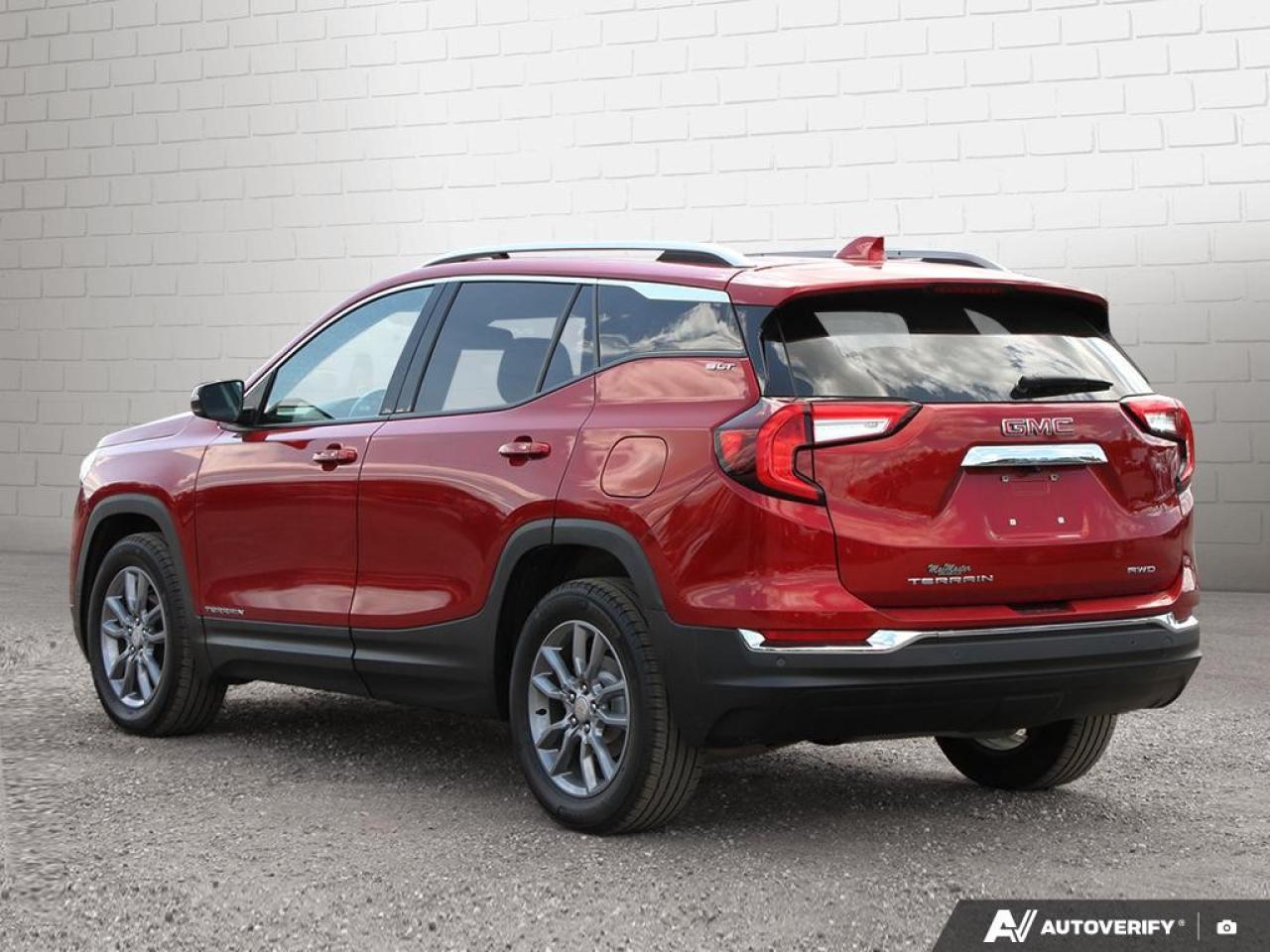 2022 GMC Terrain AWD SLT Photo2