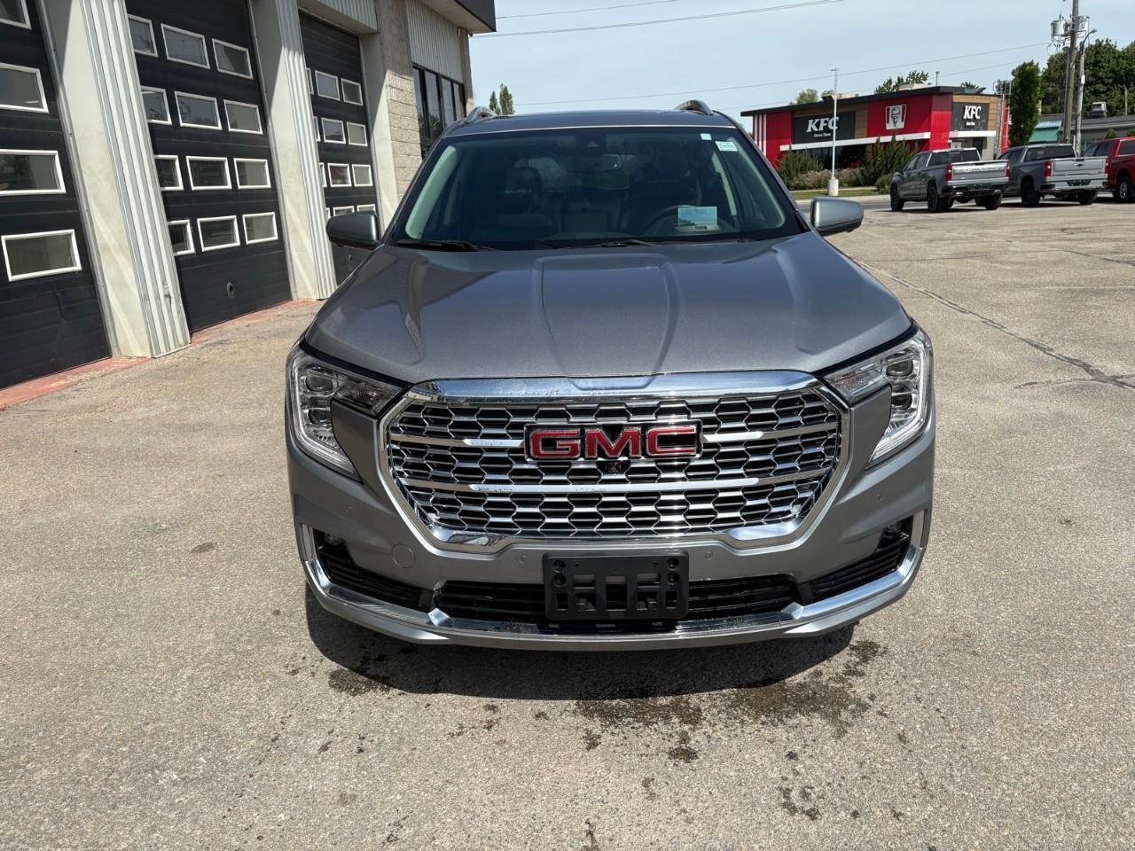 2024 GMC Terrain Denali 4dr All-Wheel Drive Photo2