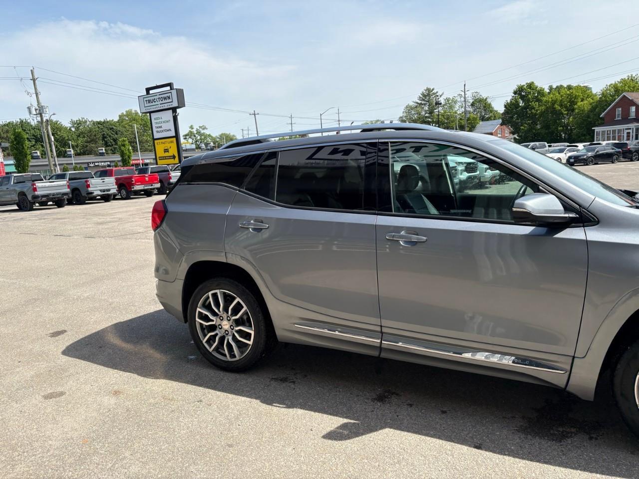 2024 GMC Terrain Denali 4dr All-Wheel Drive Photo4