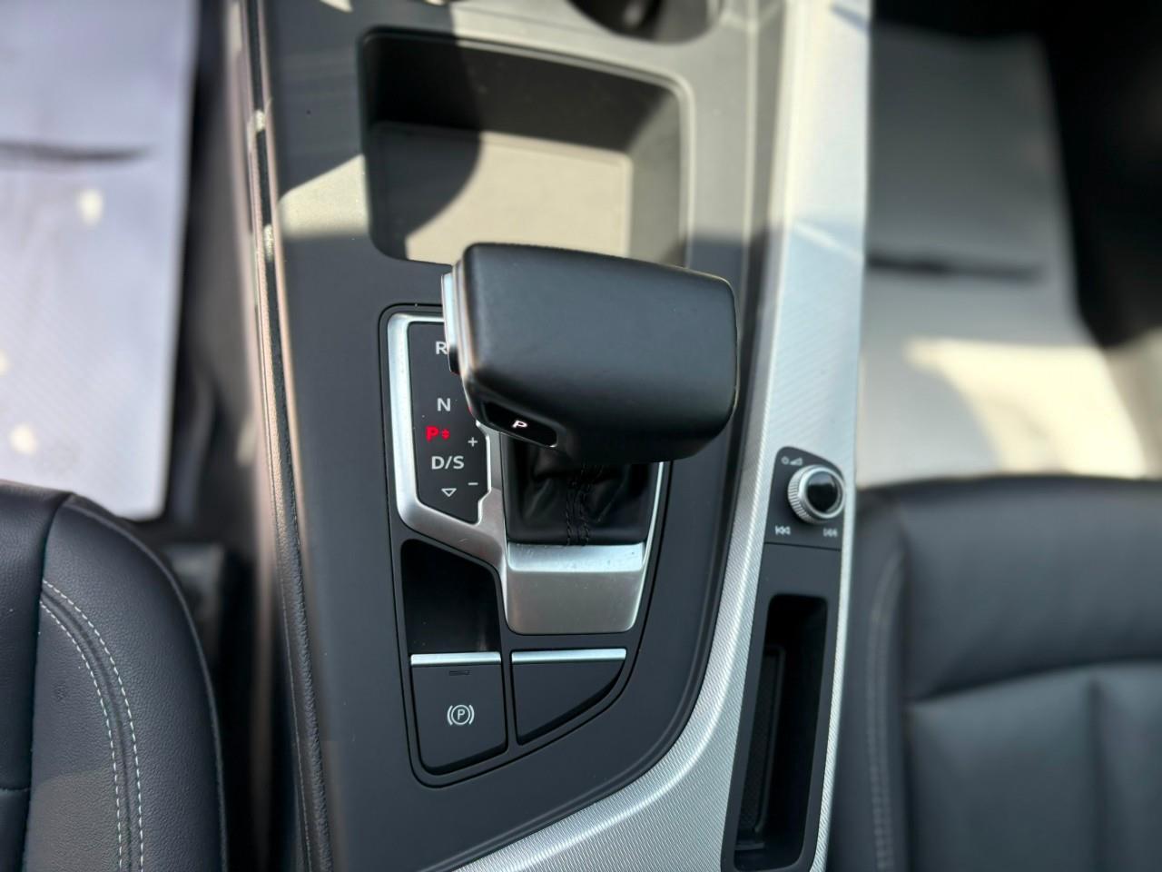 2020 Audi A4 allroad 2.0T Technik 4dr All-Wheel Drive quattro Wagon Photo