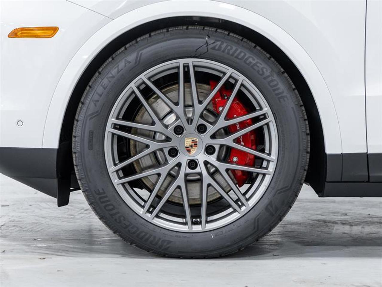 2026 Porsche Cayenne  Photo3