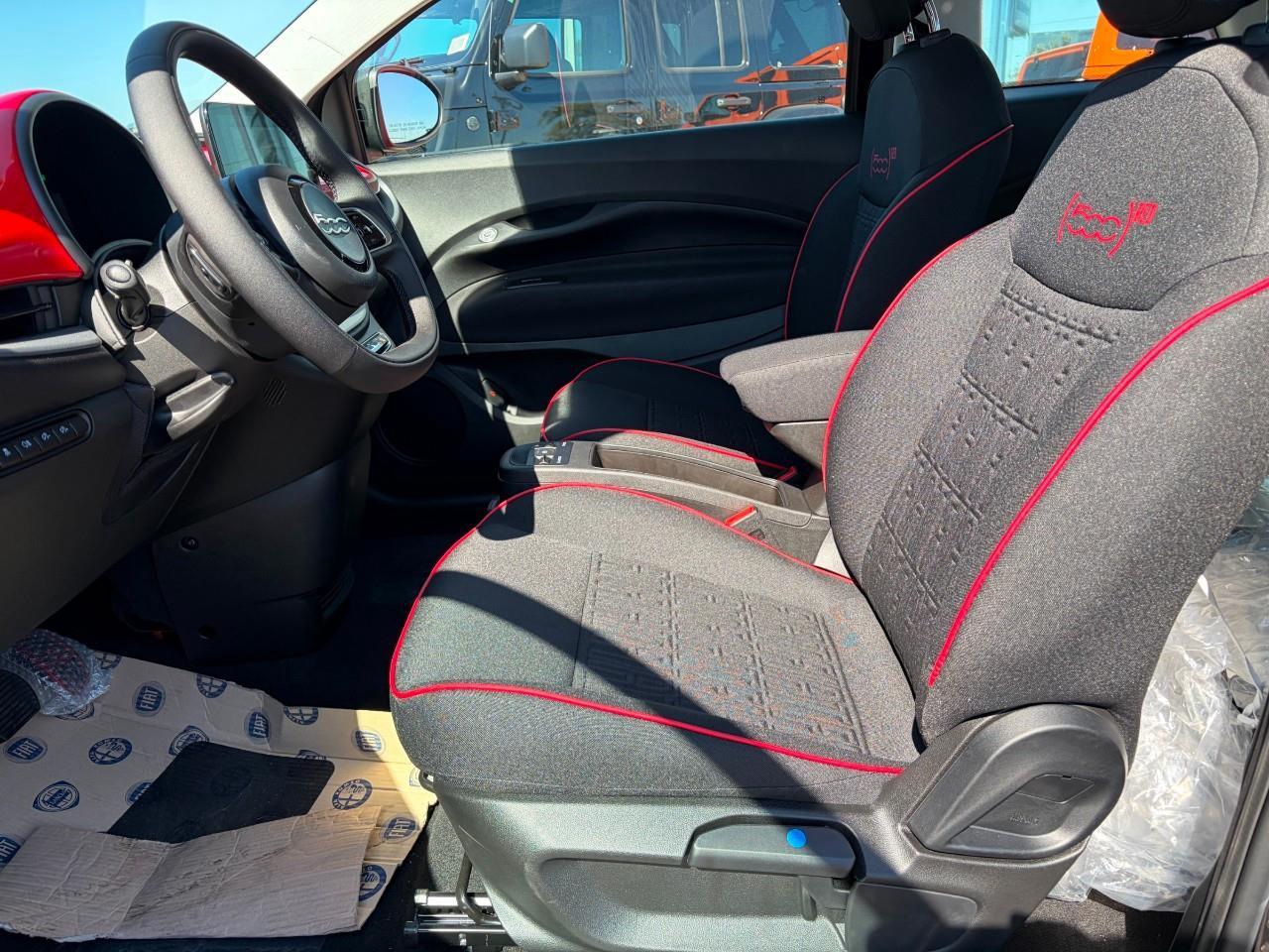 2025 Fiat 500E Base 2dr Hatchback Photo