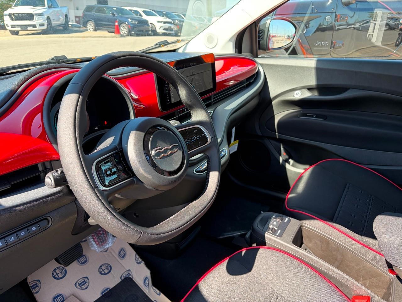 2025 Fiat 500E Base 2dr Hatchback Photo