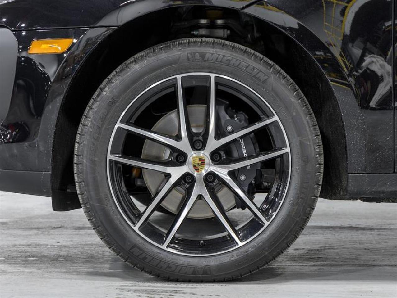 2025 Porsche Macan  Photo4