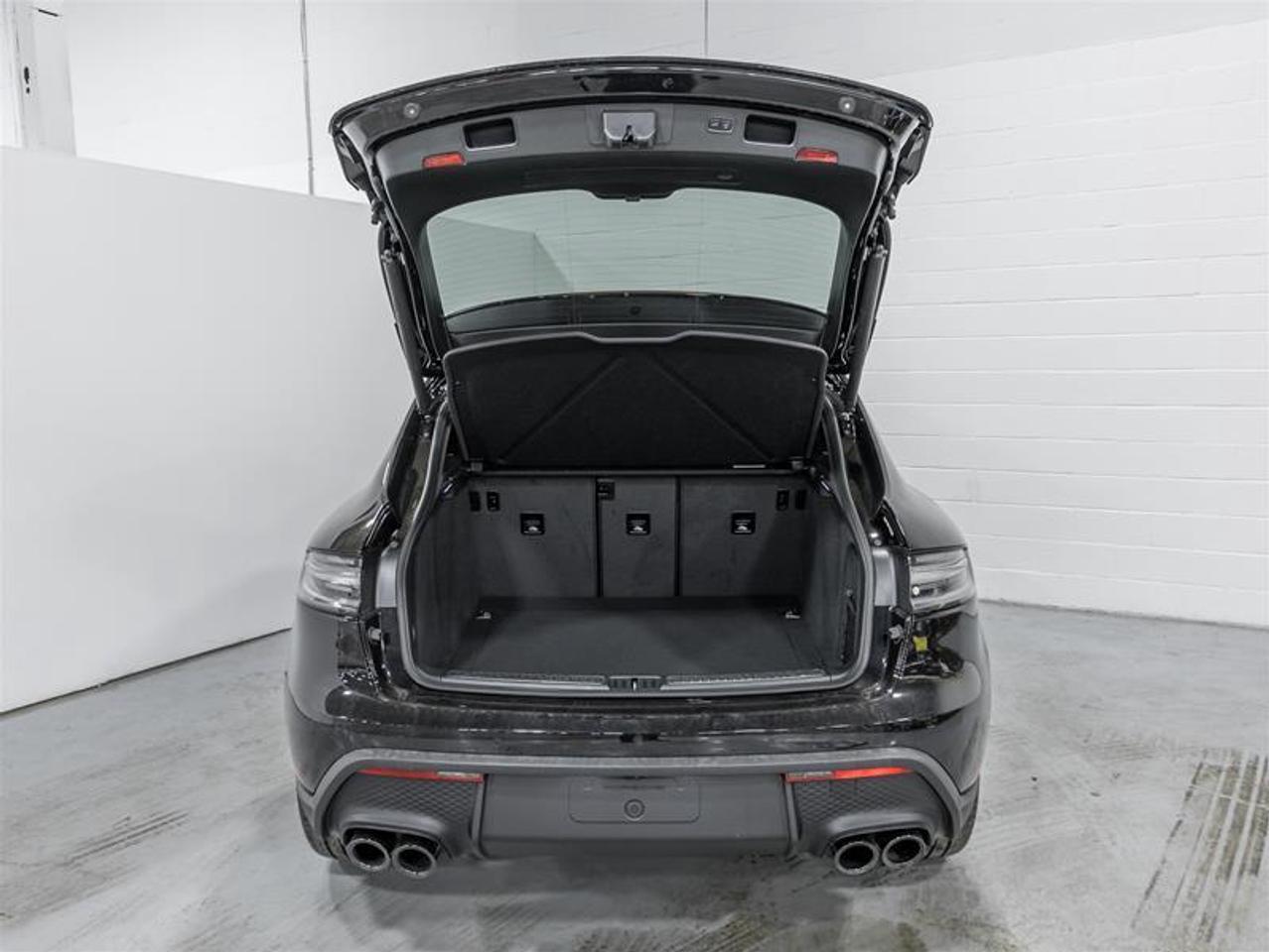 2025 Porsche Macan  Photo