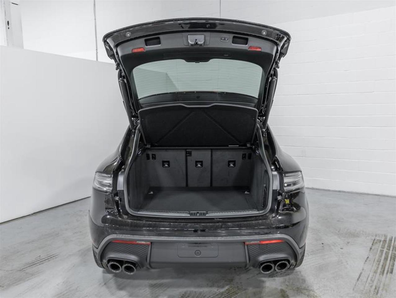 2025 Porsche Macan  Photo