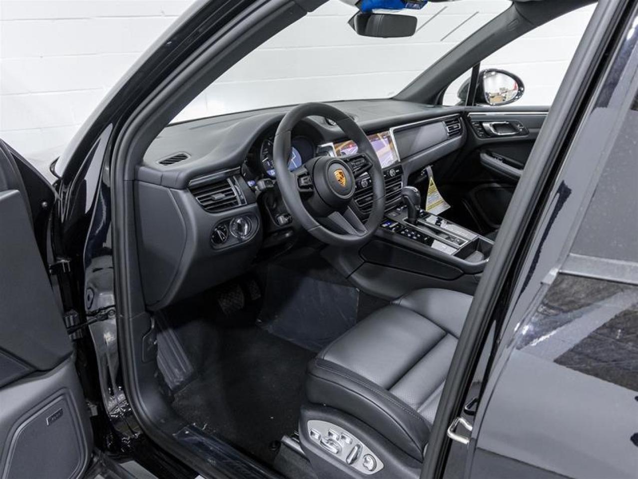 2025 Porsche Macan  Photo