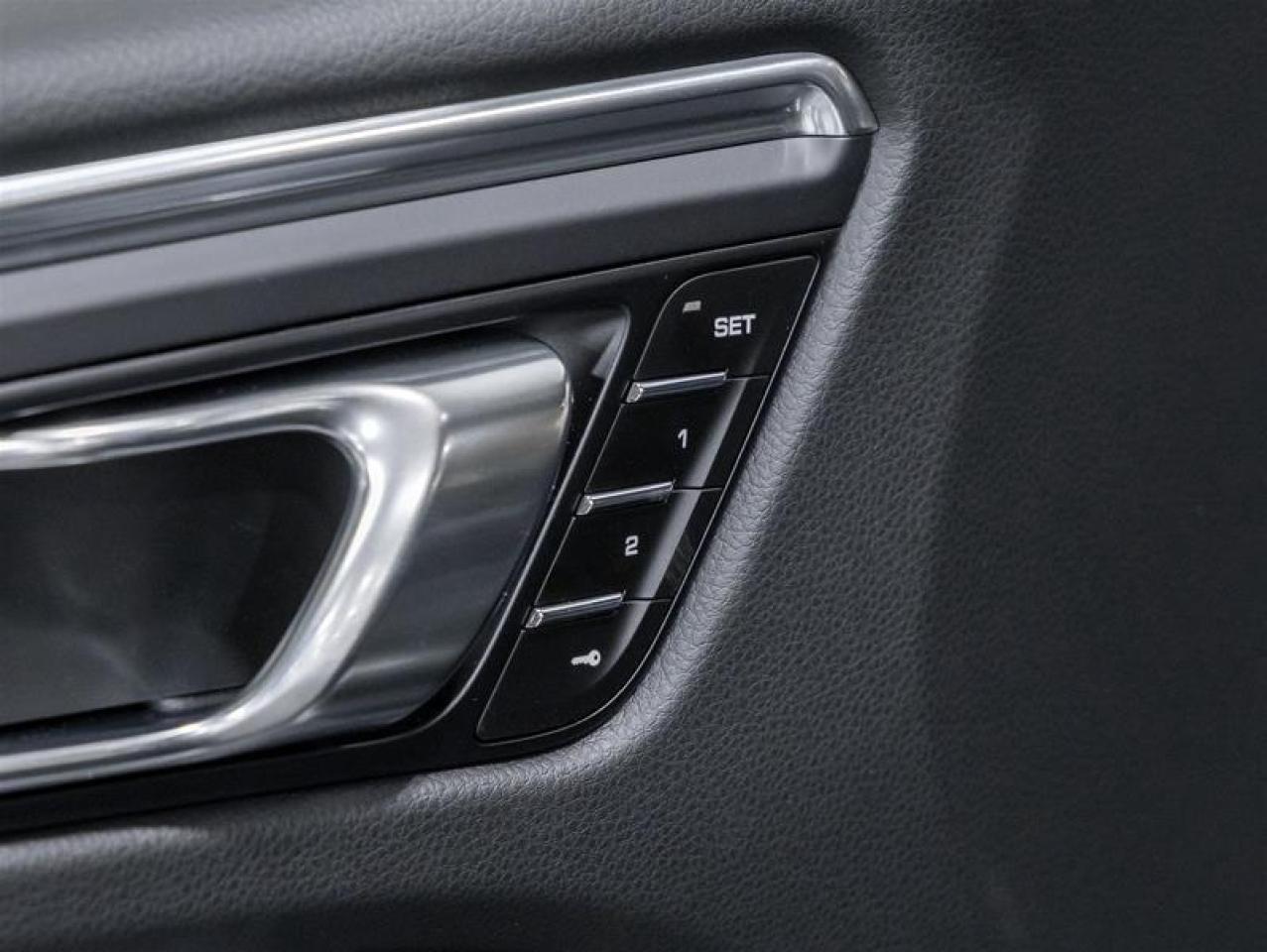 2025 Porsche Macan  Photo