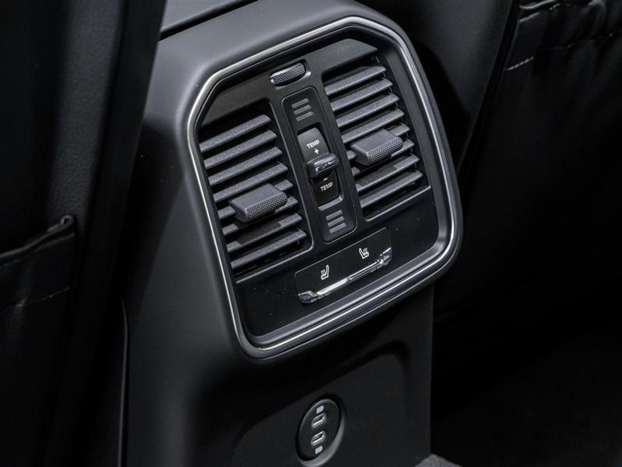 2025 Porsche Macan  Photo