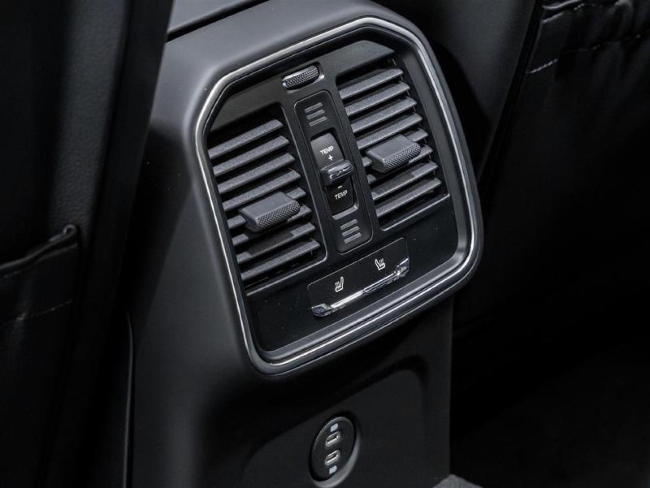 2025 Porsche Macan  Photo